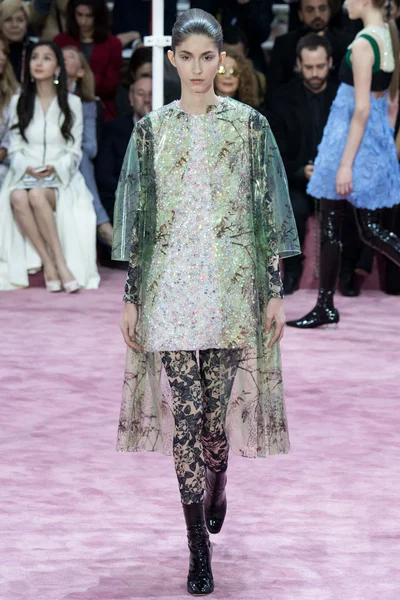 Look 24